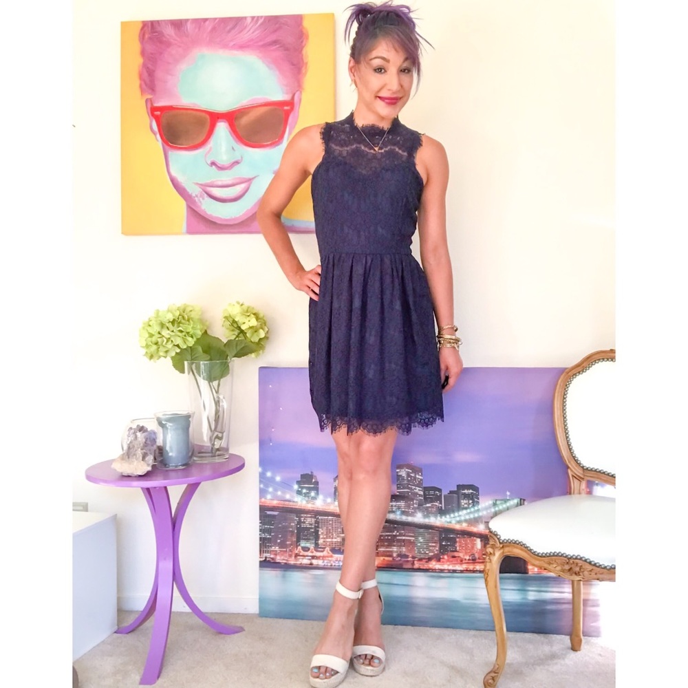 Mock Neck Lace Dress - Picture 5 of 7